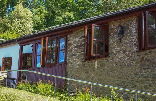 Chillington Cottage | Pretty Old Forge in peaceful, scenic setting