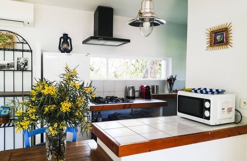Maora Apartment | Pretty shed feet in the water with large private garden