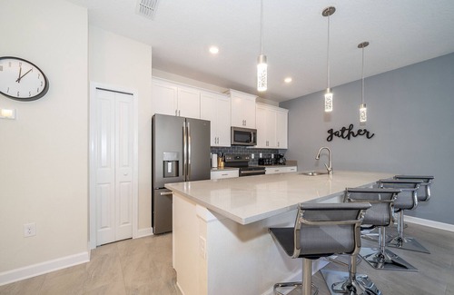 Kissimmee Ski Chalet | Pretty Townhouse 4Bed/3Bath/Pool/5Min Disney