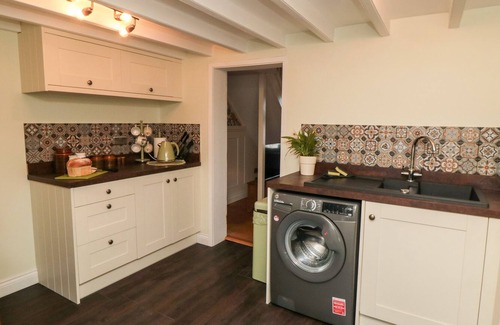 Seaton Cottage | PRETTY VIEW COTTAGE, family friendly, with open fire in Hornsea