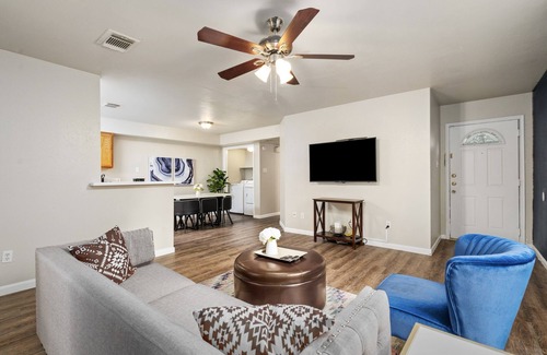 Cypress Apartment | Price Drop! Off-Apt 3BR Fast Wifi & More-12B
