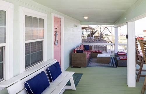 Surfside Beach House | Prime | Beachfront | Beach Access | Sleeps 8