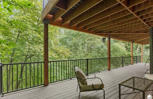 Downtown Anchorage Condo | Prime Downtown 2 bedroom Treehouse Style Unit