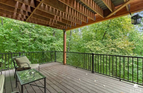 Downtown Anchorage Condo | Prime Downtown 2 bedroom Treehouse Style Unit