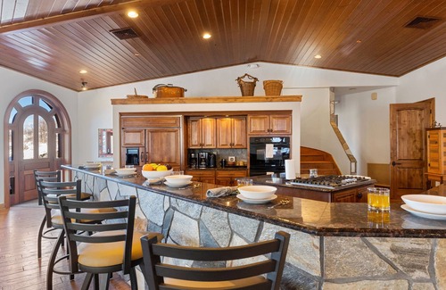 Steamboat Springs House | Prime Location with Hot Tub + Theater Room + Close to Slopes - Apex Lodge South