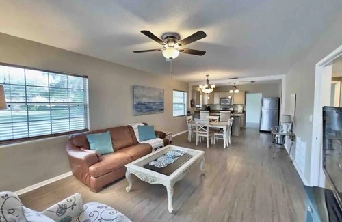Dunedin House | Prime Location, 2 Bath/2 Bed Perfect Getaway