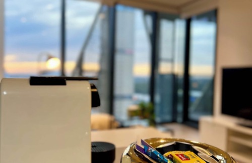 Adelaide Central Business District Apartment | Prime Location! 2BR2BA Apt w/Skyline Views&Parking