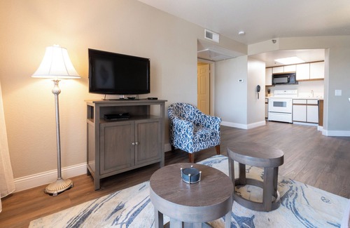 Capistrano Beach Hotel | Prime Location! 4 Beachfront Units w/Kitchen! Free Parking, Onsite Pool!