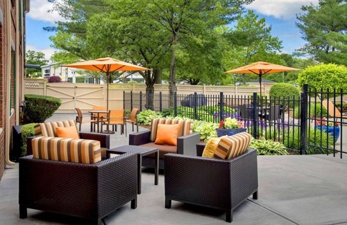 Woburn House | Prime Location! 4 Sleek Units, Parking, Pets Allowed, Close to Burlington Mall!