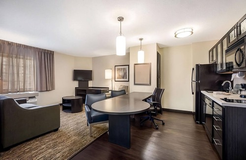 Salt Lake City Hotel | Prime Location! 4 Modern 1BR Suite with Full Kitchen & Pets Allowed