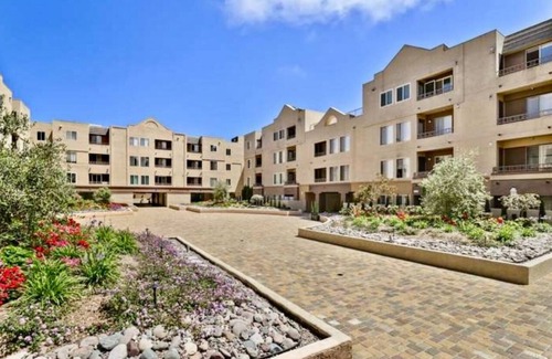 University City Condo | Prime Location, 5 minutes to the beach, UCSD, Hospitals, UTC mall