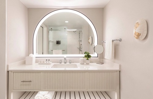 Singer Island Hotel | Prime Ocean View Location! Luxurious Stay, Private Balcony Included - 3 Units
