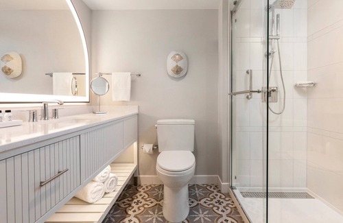 Singer Island Hotel | Prime Ocean View Location! Luxurious Stay, Private Balcony Included - 3 Units
