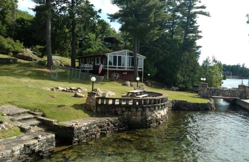 Alexandria Bay Cottage | Prime waterfront cottage in Thousand Islands, wifi, Pet-Freindly