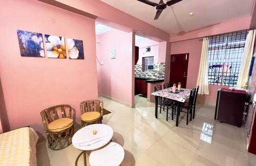 Sualkuchi Condo | Primrose - Aesthetic 2-bedroom condo with WiFi, AC with balcony
