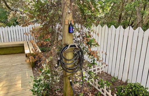 Flora's Bluff House | Primrose Cottage - views & breezes on Bald Head Island - 3 minute walk to beach!