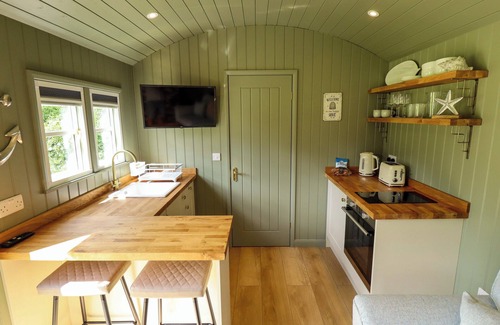 Ashby cum Fenby Cottage | PRIMROSE, pet friendly, character holiday cottage in Waltham