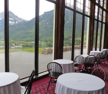 Waterton Park Hotel | Prince of Wales Hotel