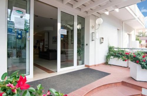 Torre Pedrera Apartment | Princely Apartment in Torre Pedrera with Swimming Pool