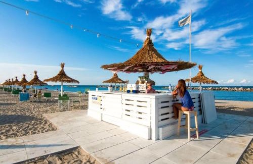 Torre Pedrera Apartment | Princely Apartment in Torre Pedrera with Swimming Pool