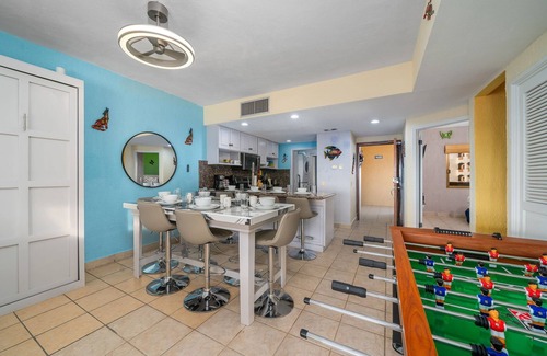 Centro House | Princesa 3BR/2BA OV Penthouse- 502D