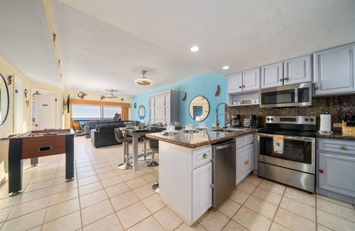 Centro House | Princesa 3BR/2BA OV Penthouse- 502D