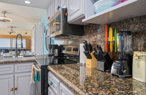 Centro House | Princesa 3BR/2BA OV Penthouse- 502D