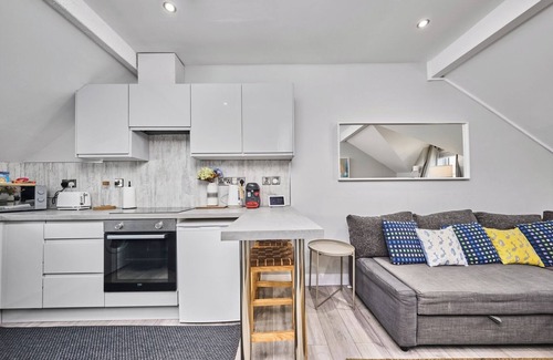 Portrush Apartment | Princess Blue 3 ~ Quiet and Cosy Penthouse Retreat