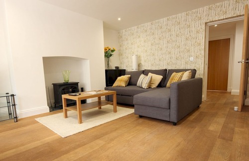 York Apartment | Priory House, No 1 - Two Bedroom Apartment, Sleeps 6