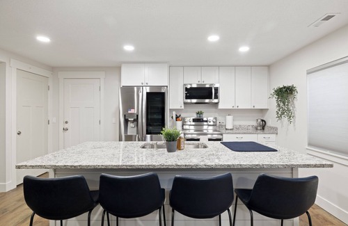 West Jordan House | Pristine & Fully Stocked Home, relax near outdoor adventures, airport & SLC