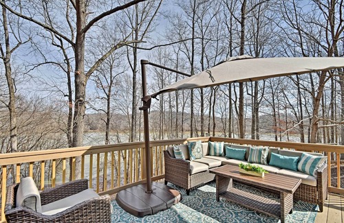 Dover House | Pristine Lake Barkley Escape w/Deck, Porch & Bar!