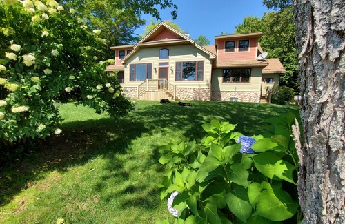 Dedham Cottage | Pristine Lakefront Cottage in Maine 30 miles from Acadia National Park.