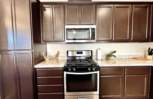 Fresno House | Pristine Luxury Home for Traveling Professionals