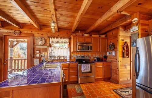 Vilas Cabin | Pristine Mountain Cabin near Valle Crucis