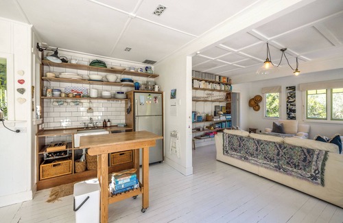 Waiheke Island Cottage | Privacy and romance, life by the beach
