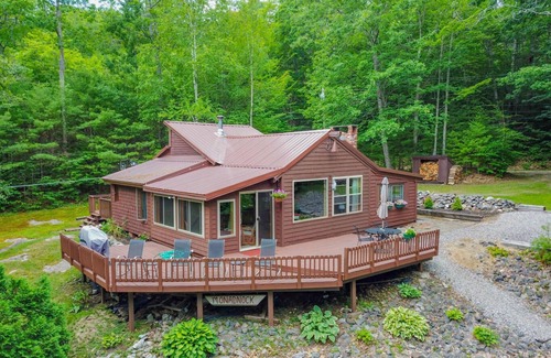 Casco House | Privacy and Tranquility - Lakefront Getaway