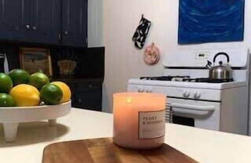 Freetown - Port Rico House | Private 1 BR in Lafayette Kitchen, Garden & Shared Living