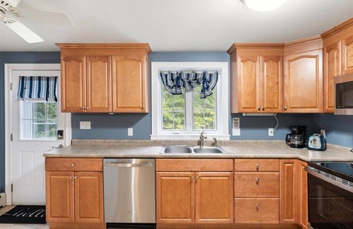 Woodstock Apartment | Private 1BD in Heart of White Mtns: Balcony, River Access, Full Kitchen & More