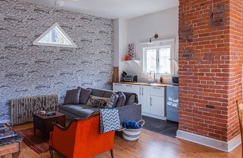 New Bedford Apartment | Private 1BR Apartment in Historic Mansion Near Ferry