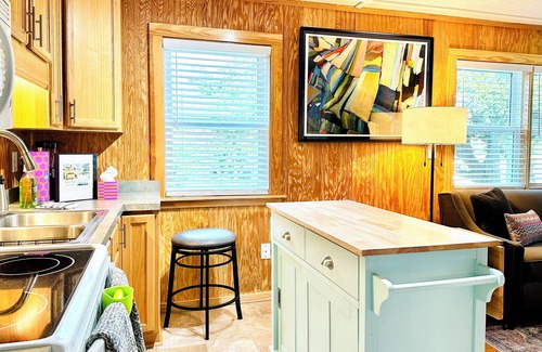 Nags Head Apartment | Private 1BR Apt w Kitchen, Porch, Patio on Culdesac & 3 Blocks from Beach Access