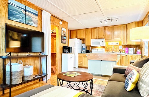 Nags Head Apartment | Private 1BR Apt w Kitchen, Porch, Patio on Culdesac & 3 Blocks from Beach Access
