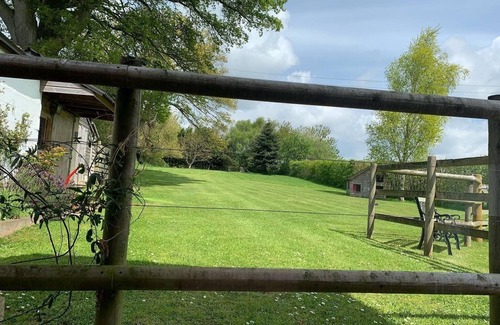 Poltimore Cottage | Private 2 Bed Country Cottage - Parking & 1/2 Acre Garden