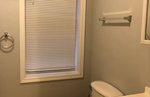 Linden Apartment | Private 2-bedroom with free parking and direct bus to NYC Manhattan only 2 blocks away