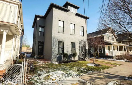 Tremont Apartment | Private 2 Level Apartment with Hot Tub in Tremont