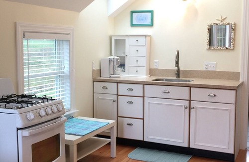 Block Island Cottage | Private 2BR Peach Cottage. Easy walk to Old Harbor!