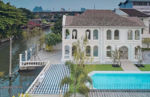 Phasi Charoen Villa | Private 3 Bedroom Pool Villa Riverside in Bangkok - 1 min from MRT Bang Phai