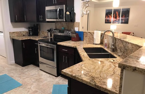 Keaau House | Private 3BR Air-conditioned Home, close to Hilo, Waterfalls Ocean, Volcano