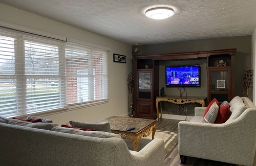 Wayne House | Private 4 BDRM- 3 BTHS house, 5 Miles from Downtown #4 ❤️