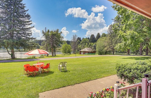 Grove City House | Private 5-Acre Lake: Pet-Friendly Grove City Home