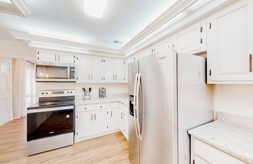Calhoun House | Private acreage with mountain views, alfresco dining, & grill - near Webb Lake